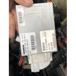 Блок управления пневмоподвеской Е70