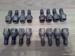 Болт колесный