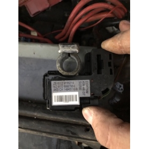 Минусовая клемма Е70